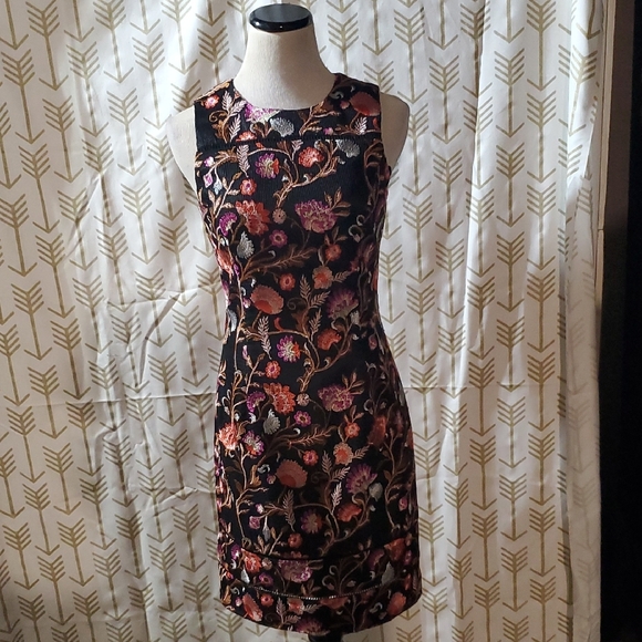 Dress - Picture 1 of 9